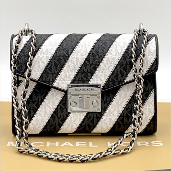 MICHAEL KORS ROSE MEDIUM FLAP SHOULDER BLACK - Picture 4 of 16